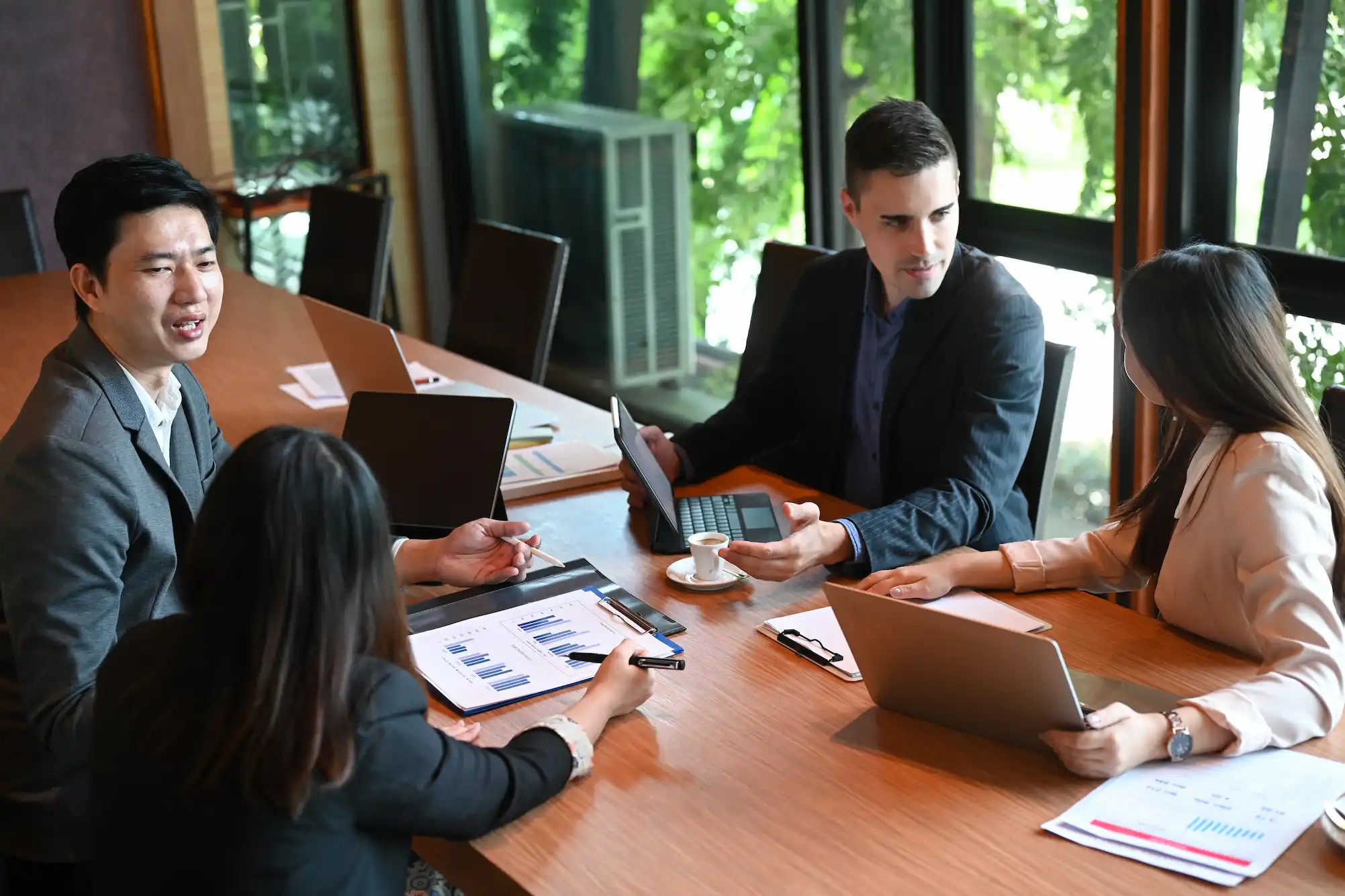 Group Of Diverse Business People At Boardroom Tabl 2024 11 29 16 22 49 Utc.webp - Contabilidade em São Paulo -SP | Synergy Contabilidade Inteligente