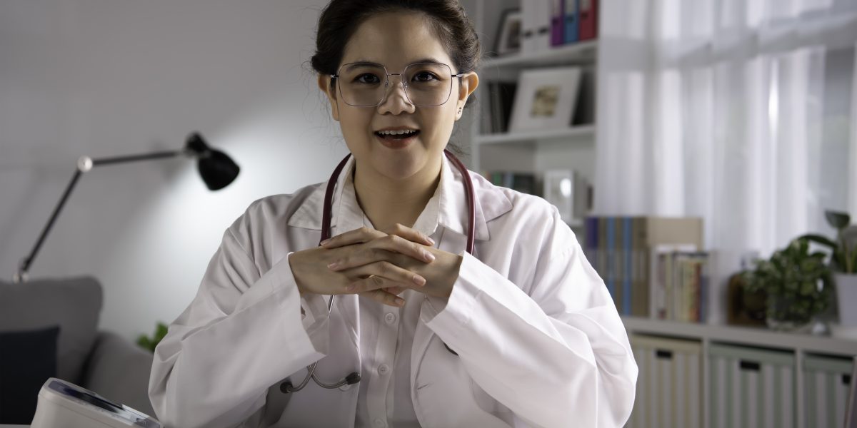 Female Doctor Making Video Call 2022 02 08 21 44 33 Utc - Contabilidade em São Paulo -SP | Synergy Contabilidade Inteligente
